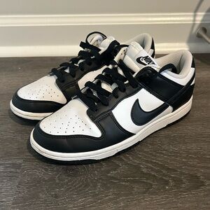 Women’s Nike Dunk Low- 
Size 7